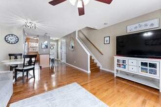 45 Waters Edge Dr in Ludlow, MA - Foto de edificio - Building Photo