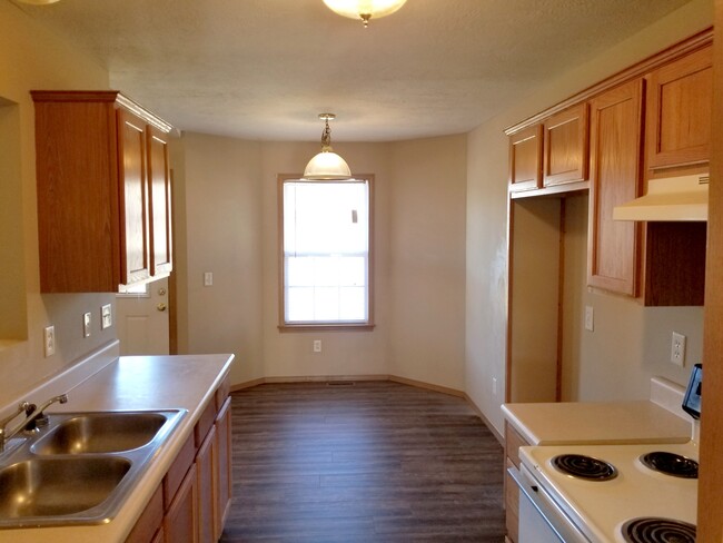 819 N Pinewood Ave in Republic, MO - Building Photo - Building Photo