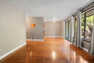 12522 NE 117th Pl in Kirkland, WA - Building Photo - Building Photo
