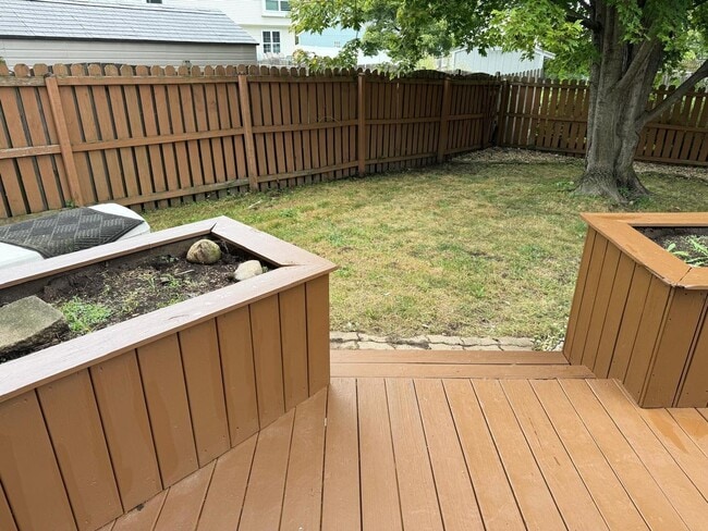 3238 Gresham Ln E in Aurora, IL - Foto de edificio - Building Photo