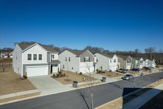 L` Attitude34 Greenville in Greenville, SC - Foto de edificio - Building Photo