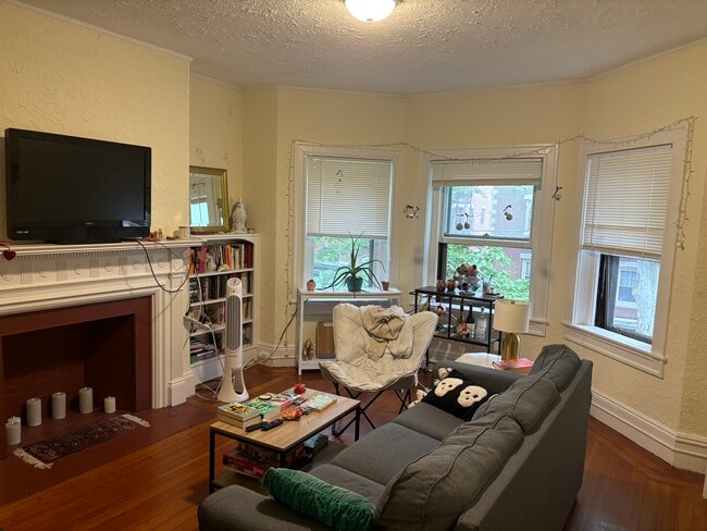 6 Beals St in Brookline, MA - Building Photo - Building Photo