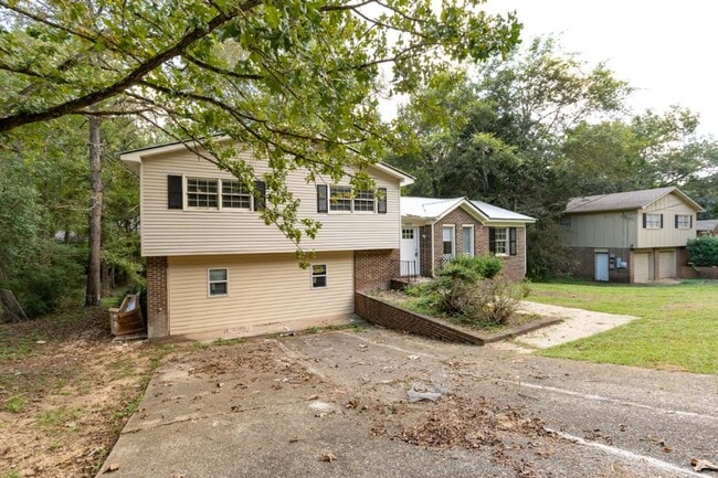 1625 5th Pl NW in Center Point, AL - Foto de edificio - Building Photo