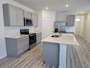 8411 Madrid St in Lakeland, FL - Building Photo - Building Photo