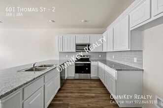 601 Thomas St-Unit -2 in Bonham, TX - Building Photo - Building Photo