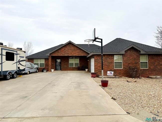 property at 1347 Oakwood Cir