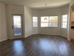 9330 W Maule Ave in Las Vegas, NV - Foto de edificio - Building Photo