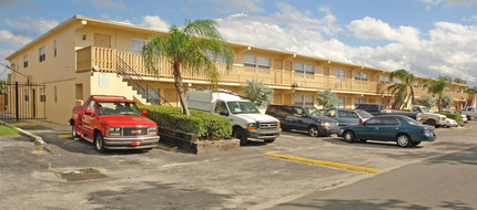 Pompano Gardens Apartments in Pompano Beach, FL - Building Photo - Building Photo