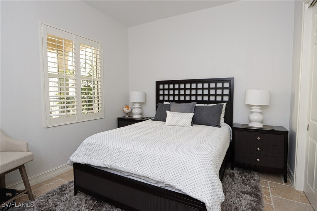 5963 Trophy Dr in Naples, FL - Building Photo