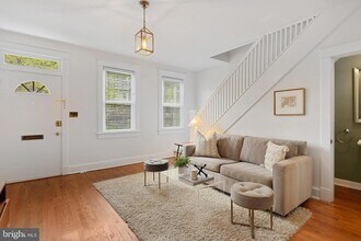 2009 37th St NW, Unit 0114 in Washington, DC - Building Photo - Building Photo