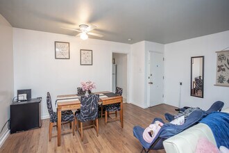 4909 CENTRE AVE in Pittsburgh, PA - Building Photo - Interior Photo