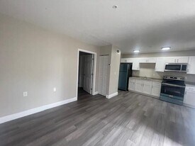 4393 Windsor Ave, Unit 2 in West Palm Beach, FL - Building Photo