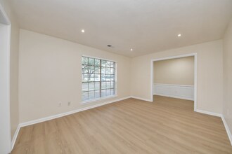 11319 Chevy Chase Dr in Houston, TX - Foto de edificio - Building Photo