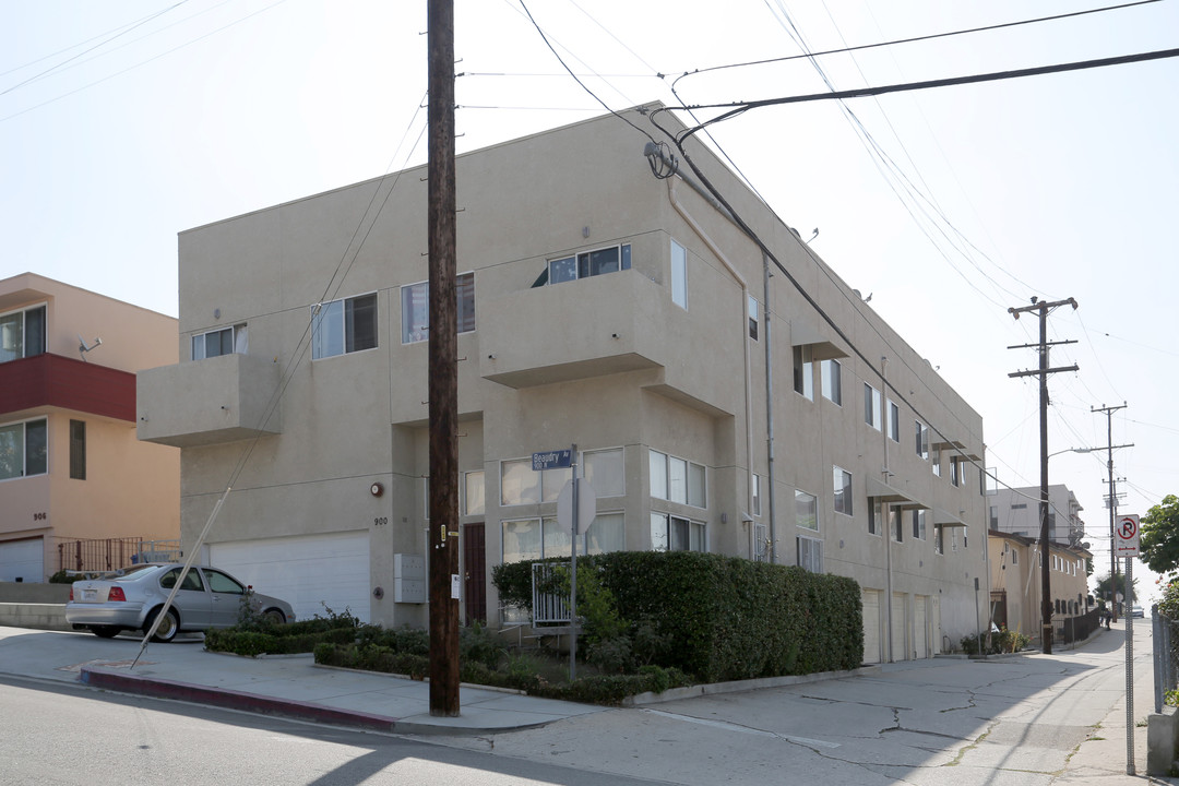 900 Beaudry Ave in Los Angeles, CA - Building Photo