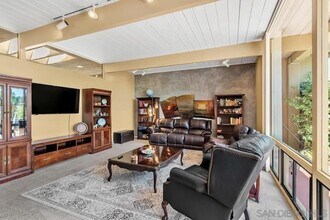 4588 Conrad Dr in La Mesa, CA - Foto de edificio - Building Photo