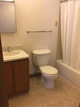 311 W Front St, Unit B in Findlay, OH - Building Photo - Building Photo