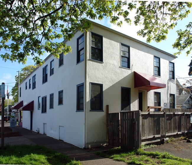 304 E 13th Ave in Eugene, OR - Building Photo - Building Photo