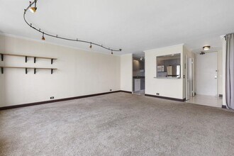 5445 N Sheridan Rd in Chicago, IL - Building Photo - Building Photo