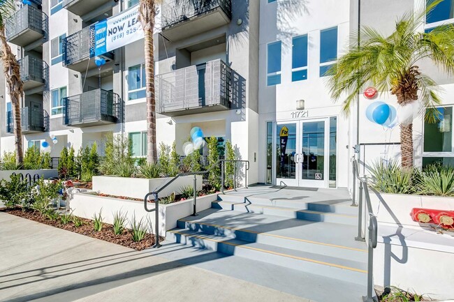 11721 Runnymede St in Los Angeles, CA - Building Photo - Building Photo