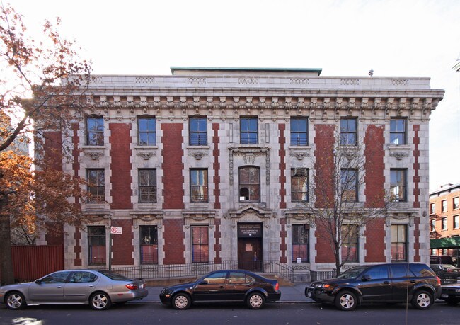 Lamm Institute in Brooklyn, NY - Foto de edificio - Building Photo