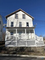 67 6th St in Norwich, CT - Building Photo