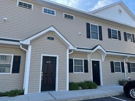 43-47 Park Ave in Amityville, NY - Building Photo