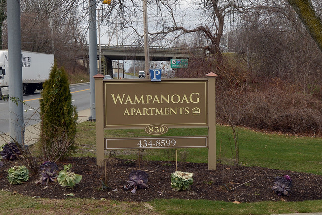 Wampanoag Village Apartments in East Providence, RI - Building Photo - Building Photo