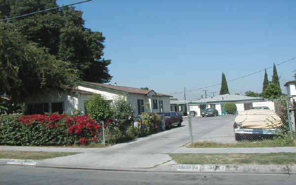 15121-15125 Gundry Ave in Paramount, CA - Foto de edificio
