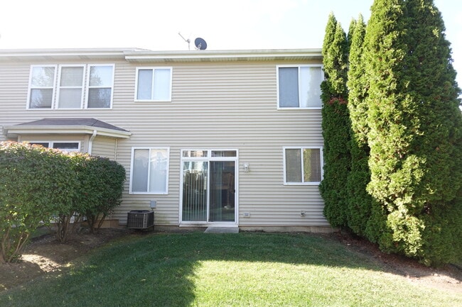 1432 Remington Ln in Round Lake, IL - Foto de edificio - Building Photo