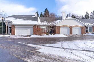 Summit Place Senior Living in Eden Prairie, MN - Building Photo - Building Photo