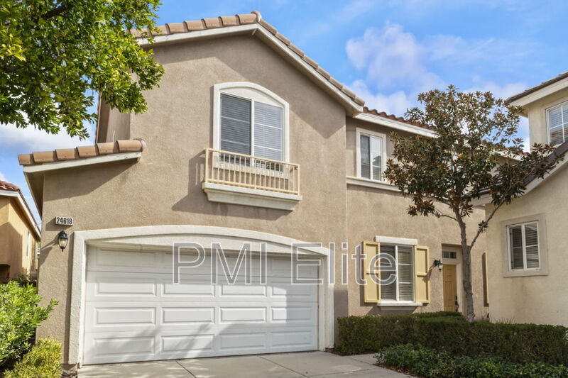 24619 Montevista Cir in Santa Clarita, CA - Building Photo