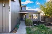 5981 Sawyer Cir in Sacramento, CA - Foto de edificio - Building Photo