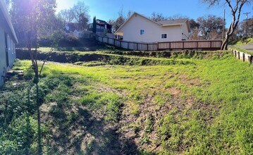 331 Crawford St in Lakeport, CA - Building Photo - Building Photo