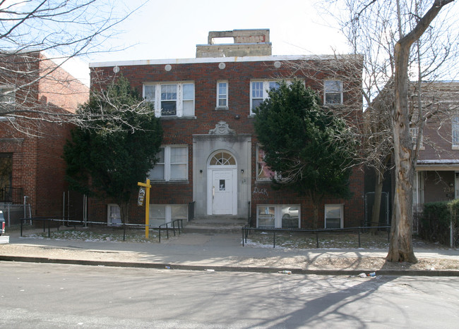 732 Lamont St NW in Washington, DC - Foto de edificio - Building Photo