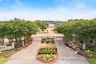 18800 Egret Bay Blvd in Houston, TX - Building Photo