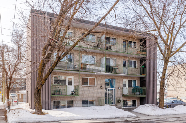 360 Ampère Av in Laval, QC - Building Photo - Primary Photo
