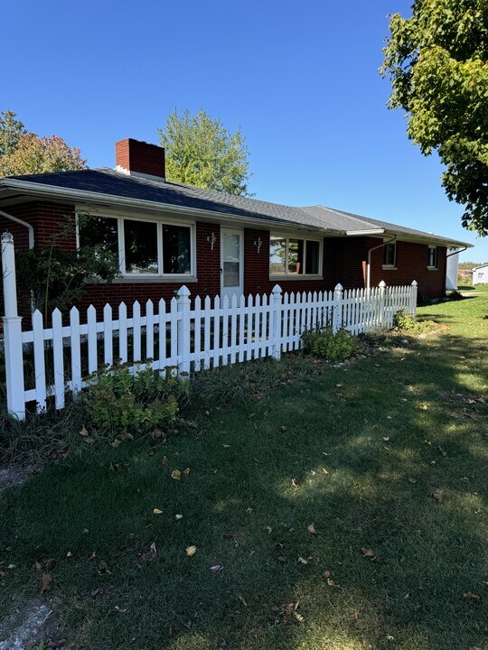 9160 S Edon Rd in Camden, MI - Building Photo