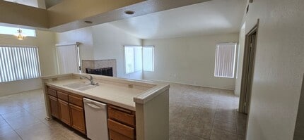 543 Chelsea Way in Corona, CA - Building Photo - Building Photo