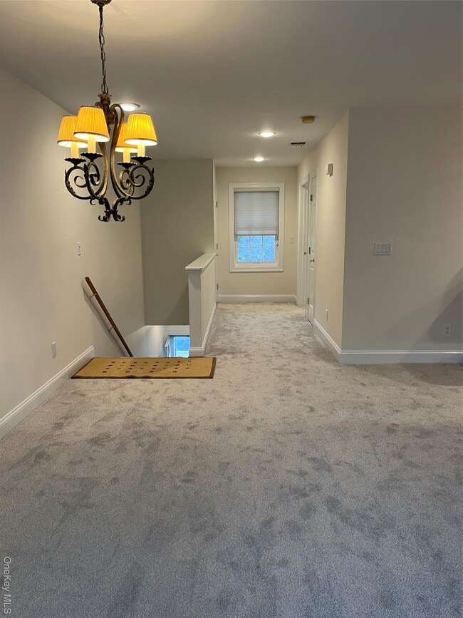 912 Altessa Blvd in Melville, NY - Building Photo - Building Photo