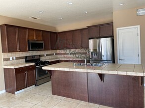 2019 N Lindsay Ct in Visalia, CA - Building Photo - Building Photo