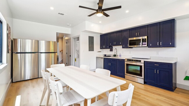 property at 1712 N Robertson St