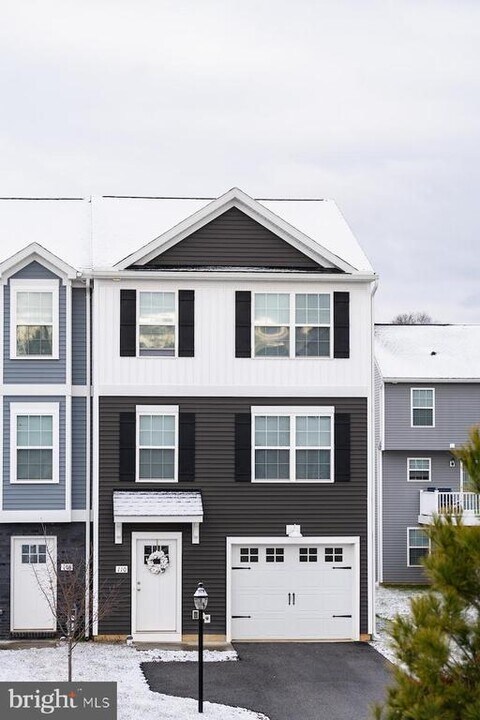 14-26 Overshot Ln in Gettysburg, PA - Building Photo