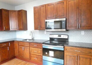 3400 Emerald St, Unit 1st floor in Philadelphia, PA - Foto de edificio - Building Photo