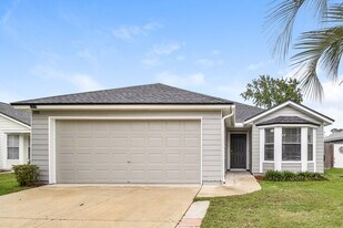 1976 Hunters Trace Cir in Middleburg, FL - Building Photo