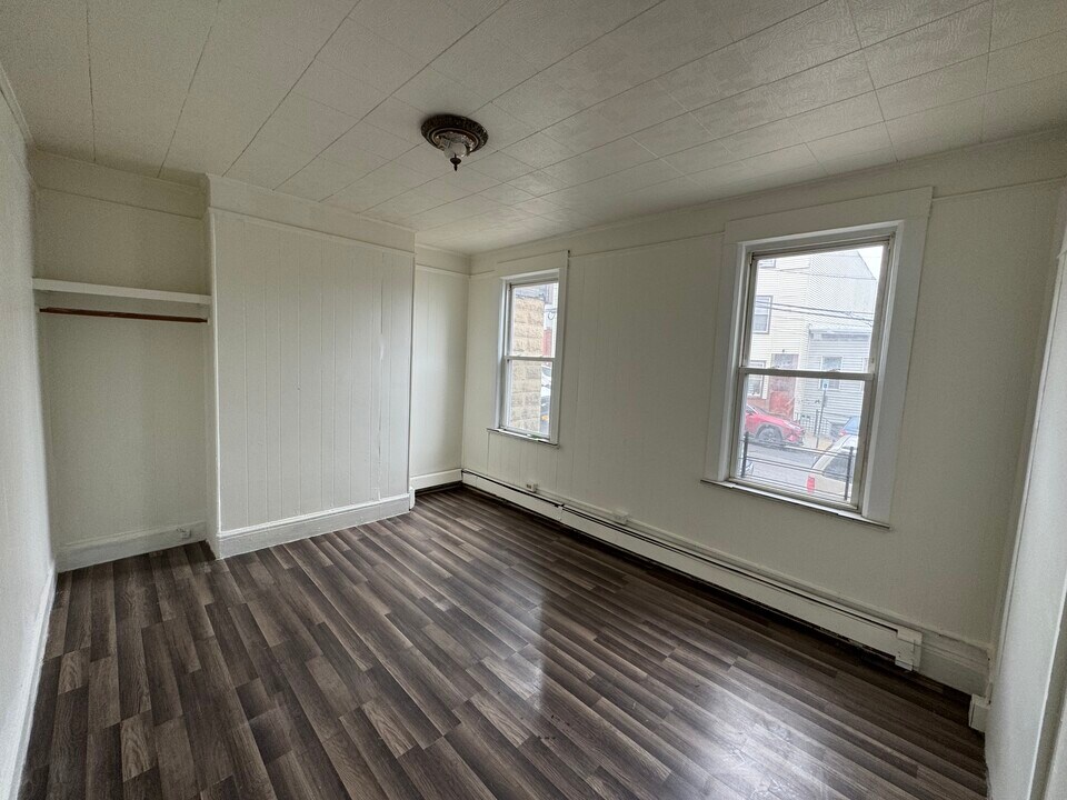 8 Mulberry St, Unit 1st Fl in Yonkers, NY - Foto de edificio