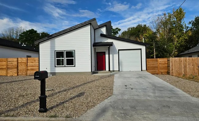 property at 513 Sabine St