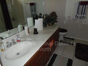 2811 Oak Crest Dr in Grand Prairie, TX - Building Photo - Building Photo