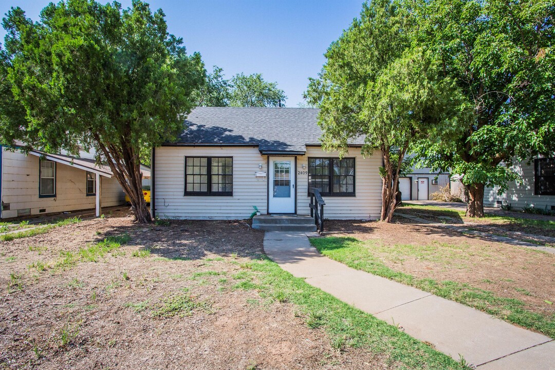 2409 26th St in Lubbock, TX - Foto de edificio