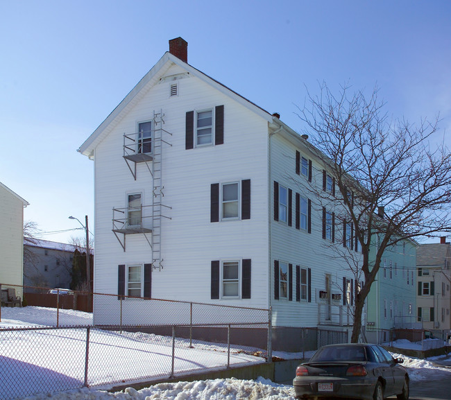 381 Snell St in Fall River, MA - Building Photo - Building Photo