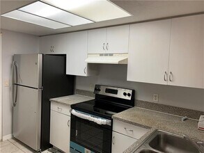 5045 Wiles Rd in Coconut Creek, FL - Building Photo - Building Photo